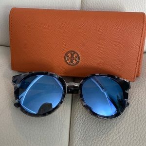 Tory Burch Polarized Sun Glasses. Includes case